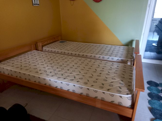 2 LITS JUMEAUX avec matelas vendus seulement ensemble