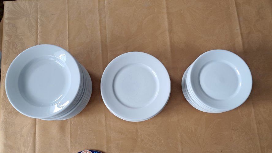 assiettes céramiques blanches excellent état 