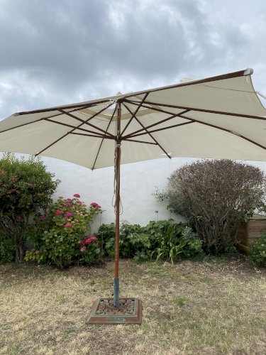 Pied en fonte pour parasol