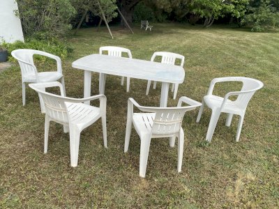Garden table and 6 armchairs
