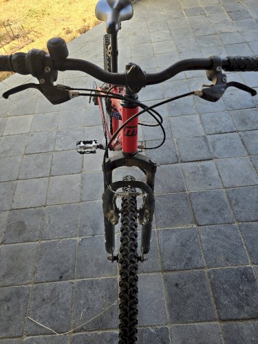 Velo a vendre parfait etat Storm 4 de 24 pouces, 100 €.