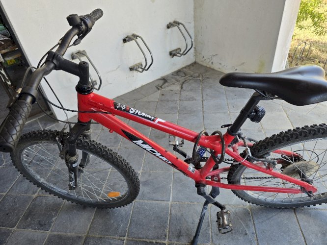 Velo a vendre parfait etat Storm 4 de 24 pouces, 100 €.