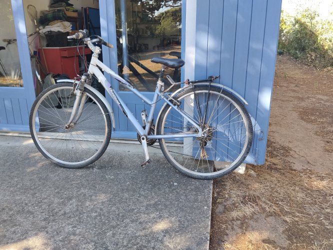 Vélo adulte femme 17 pouces overland.