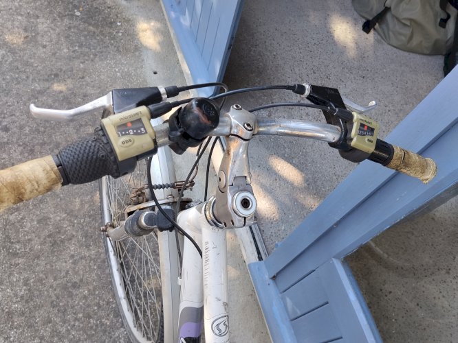 Vélo adulte femme 17 pouces overland.